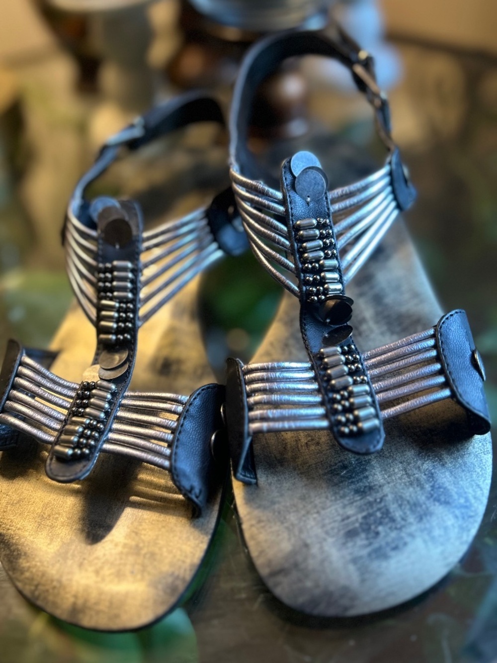 Metal/Metalic Chinese Laundry Women’s Size 8 Black Silver Strappy Wedge Sandals